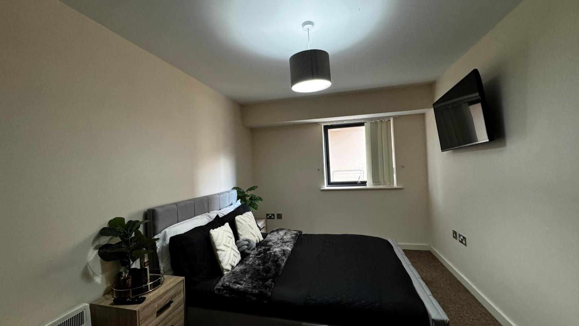 Modern Spacious Apartment In Digbeth With Balcony - Netflix, Youtube, Amazon Tv, Superfast Wifi - Just 10 Mins To Birmingham Centre, Bullring, Train, Coach Station And Birmingham Fc ภายนอก รูปภาพ